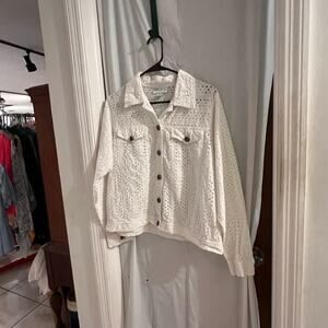 Emerald sky white eyelet lace button up jacket size medium